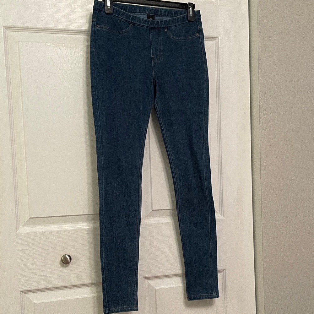 Like New HUE Small Stretchy Denim Two Pockets Leggings